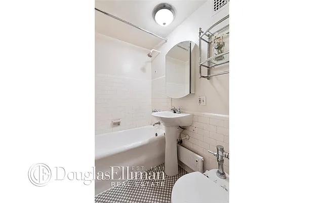 Sold by Douglas Elliman | media 20
