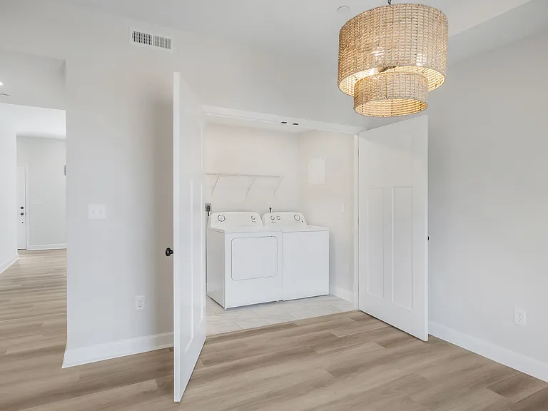2417 Union St — Photo 10