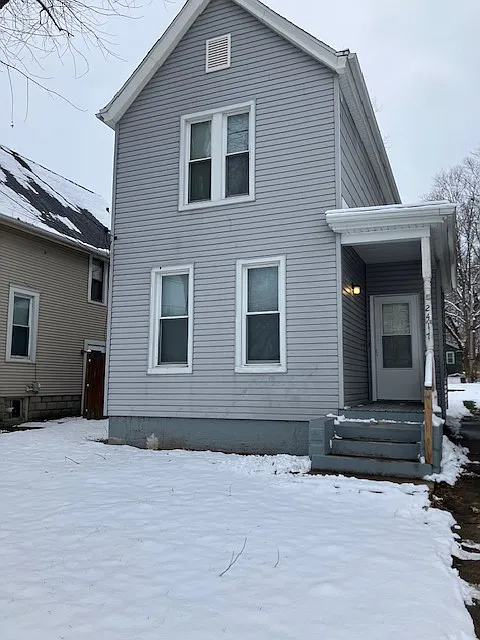 2417 NE Madison Ave photo 1