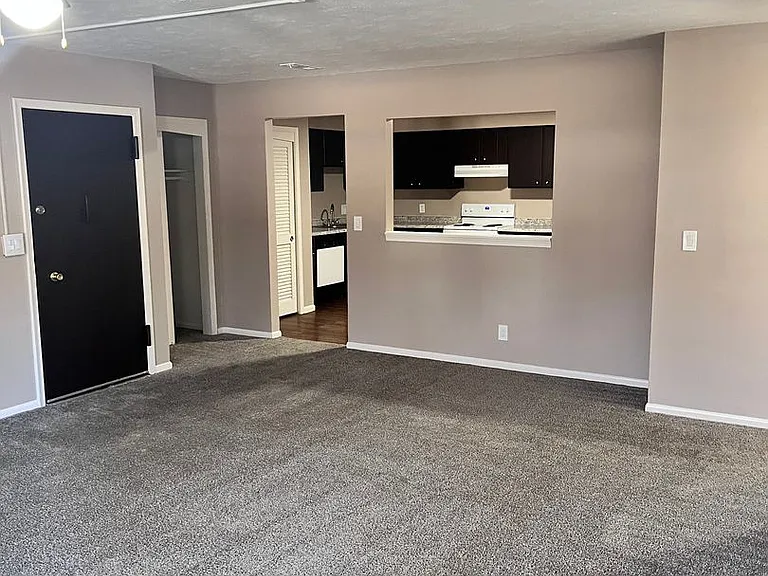 Bristol Square Apartments — Photo 272