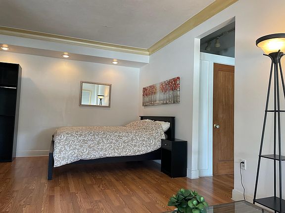 5th image of 140 Linden Ave APT 558