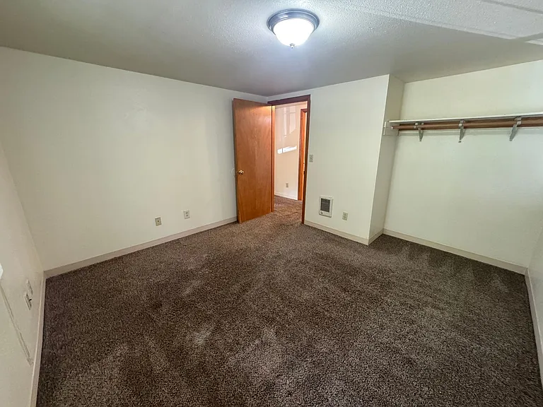 468 - 820 SW Grove Street — Photo 12