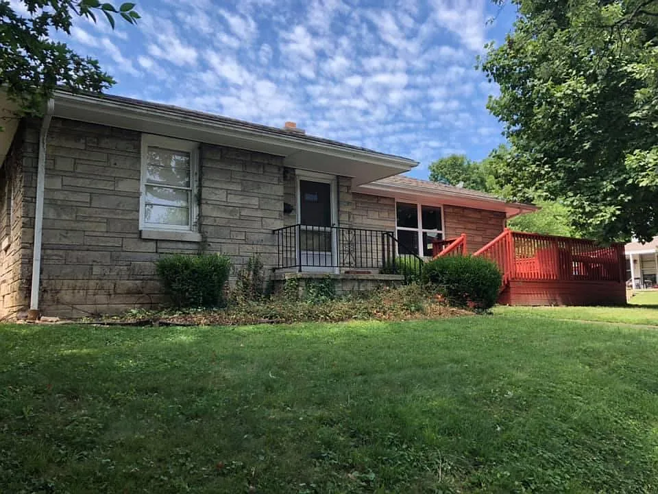 5 bed, 1234 sqft, $4,750 — Photo 2