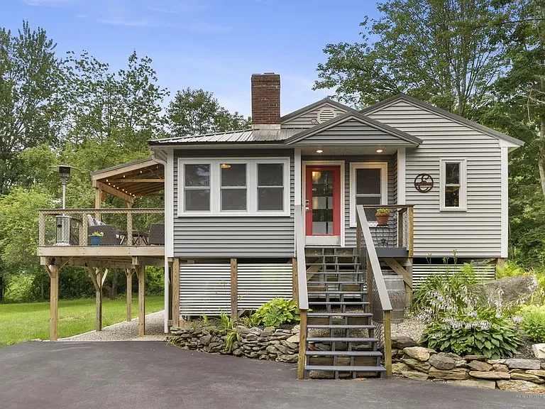 41 Middle Rd — Photo 2