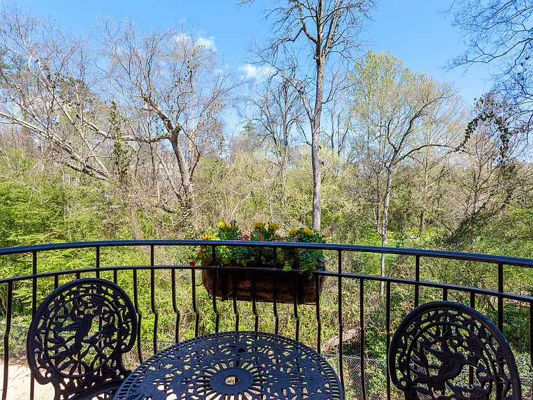 115 Peachtree Memorial Dr NW — Photo 30
