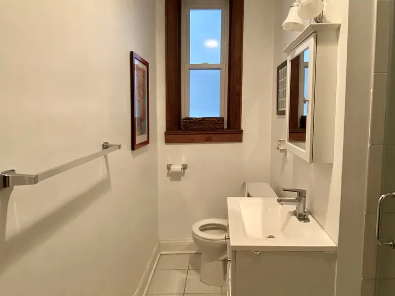 1925 N Honore St #1 — Photo 9