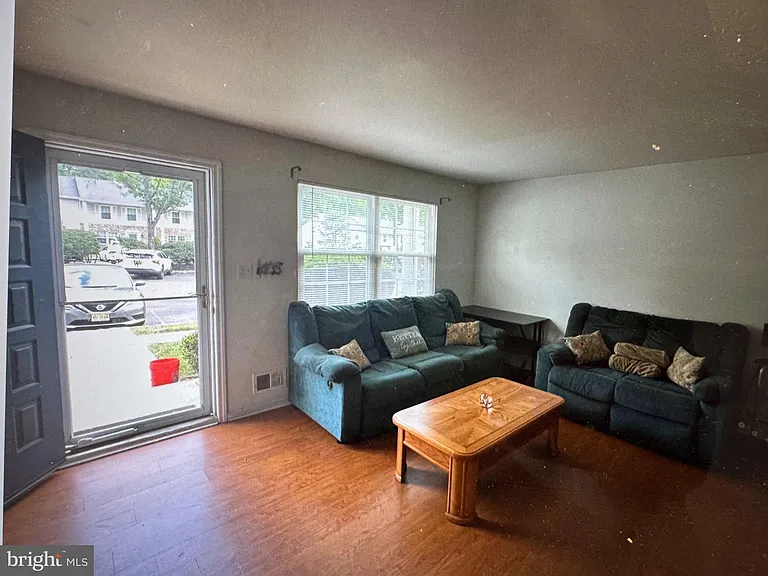 211 Gambocz Ct — Photo 7