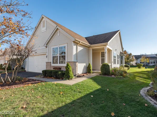 21319 Barth Pond Ln, Crest Hill, IL 60403