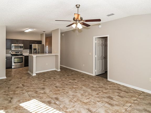 4th image of 7518 International Village Dr