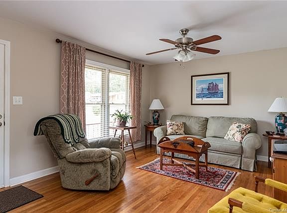 5th image of 111 Wendover Dr