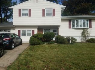 24 S Locust Ave, Edison, NJ 08817