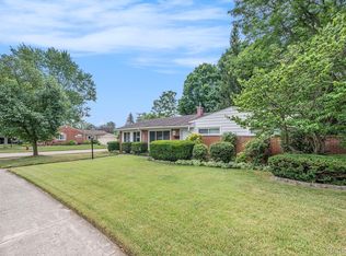 18751 Norwich Rd, Livonia, MI 48152