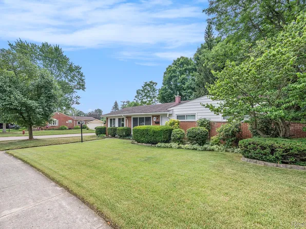 18751 Norwich Rd, Livonia, MI 48152