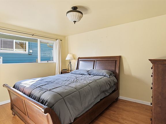 3rd image of 4721 26th Avenue SW