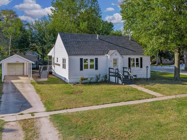 319 W 5th Ave, Belle Plaine, KS 67013