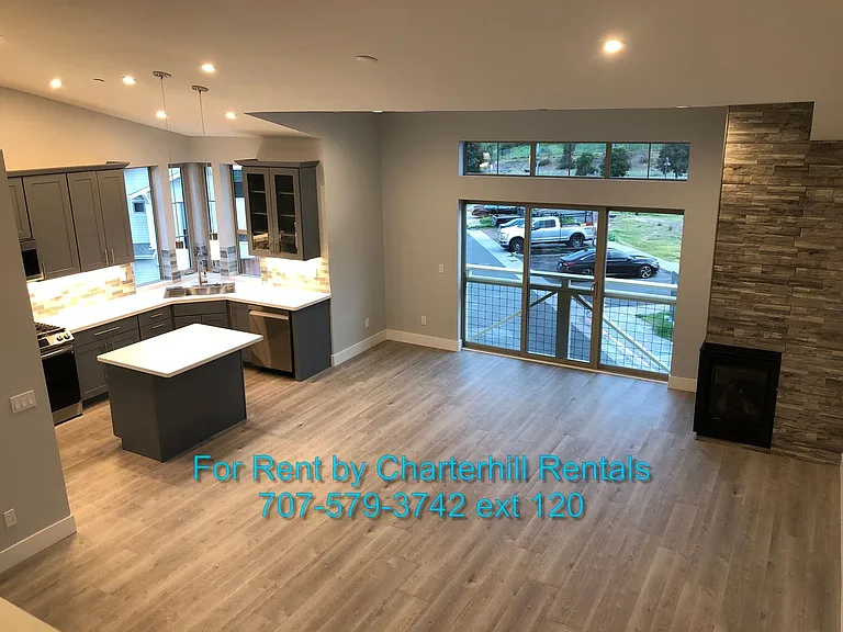 2069 Stagecoach Rd — Photo 2