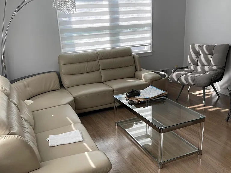 8 Dwight Dr — Photo 2