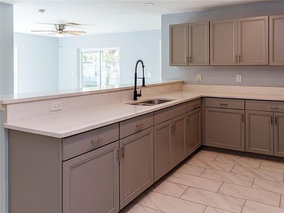 3rd image of 133 W Park Ave #B