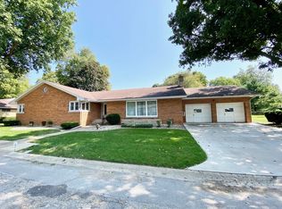 8 S Dixie Ln, Pontiac, IL 61764