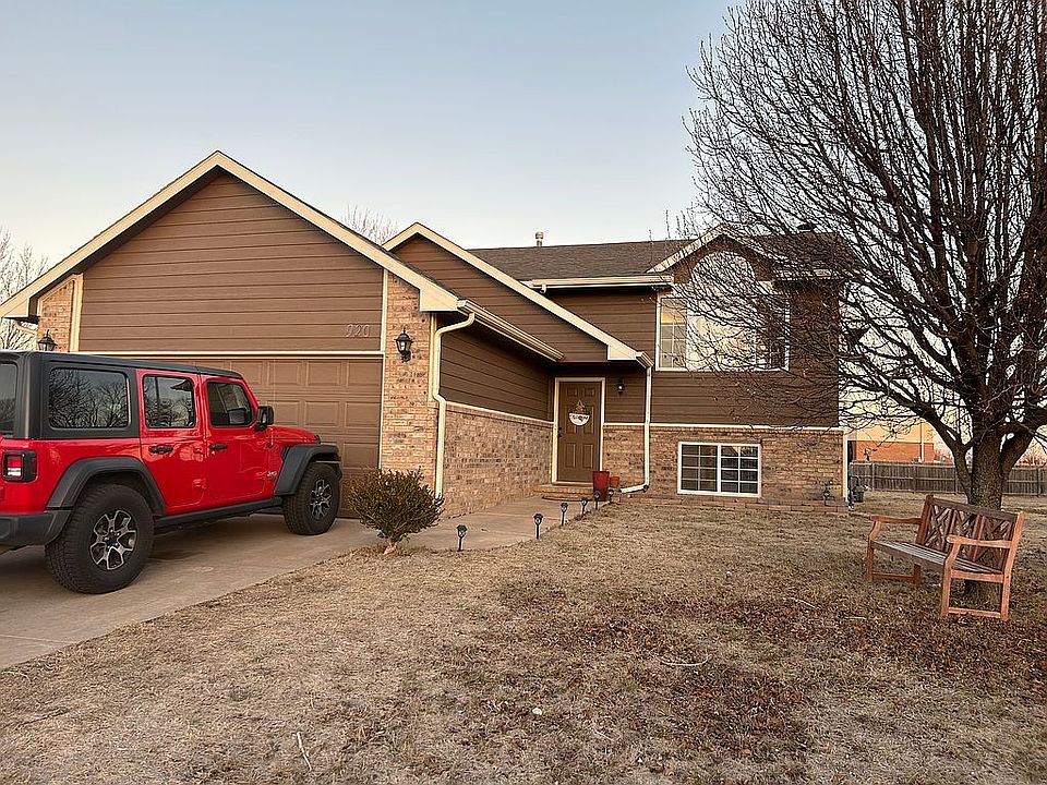 1st image of 920 N Southwind Cir