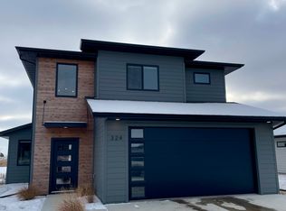 324 E Blue Bell Dr, Brookings, SD 57006