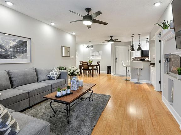 4th image of 1110 Pine Heights Dr NE #1110