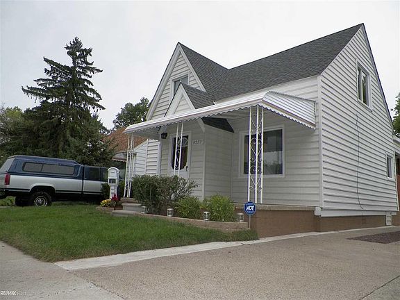 4th image of 8259 Essex Ave