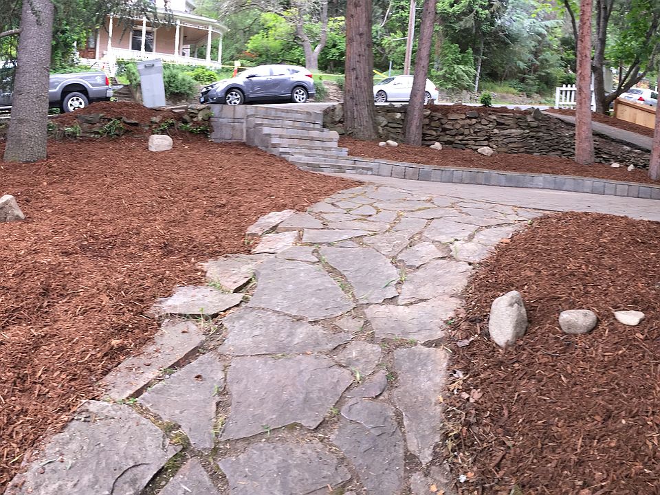 2nd image of 365 Vista St
