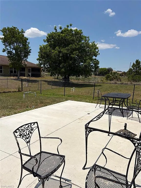 3 bed, 2.0 bath, 1446 sqft, $2,000 — Photo 4