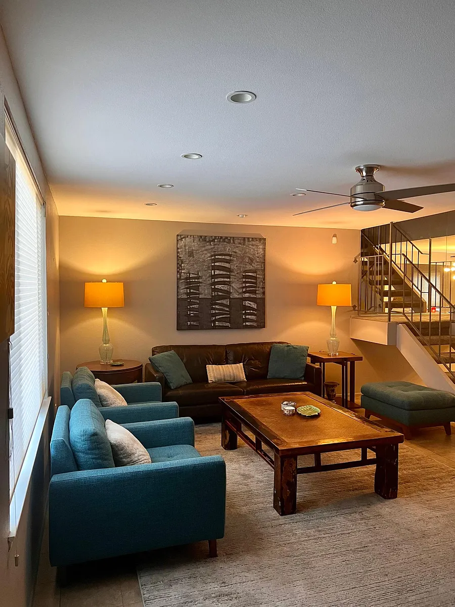 Building Photo - 128 E Via Escuela #C