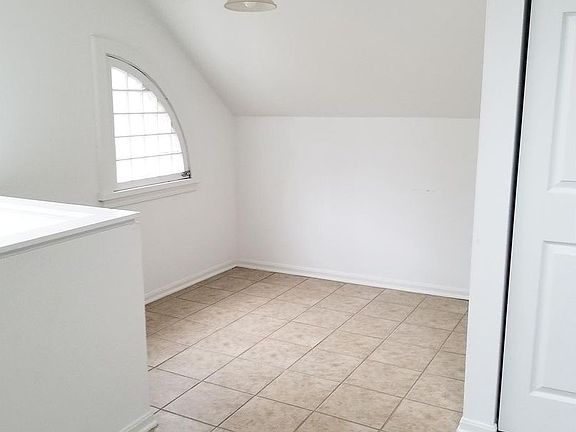 5th image of 2200 Gilbert Ave #902-05