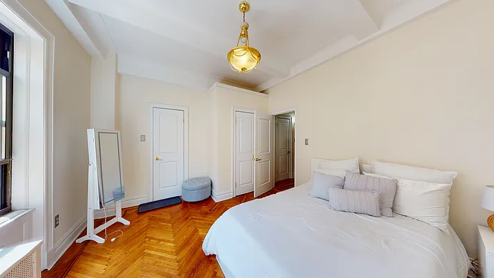 Rented by Bond New York | media 38