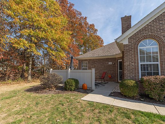 3rd image of 336 Park Woods Ln