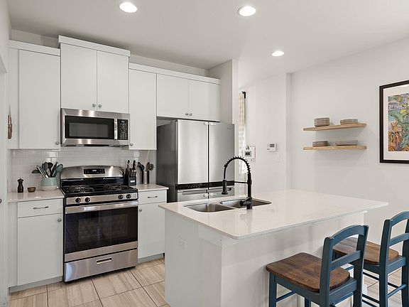 4th image of 532 White Steppe Way #252