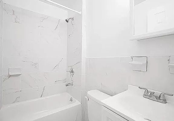 5th image of 349 E 51st St APT 1FW