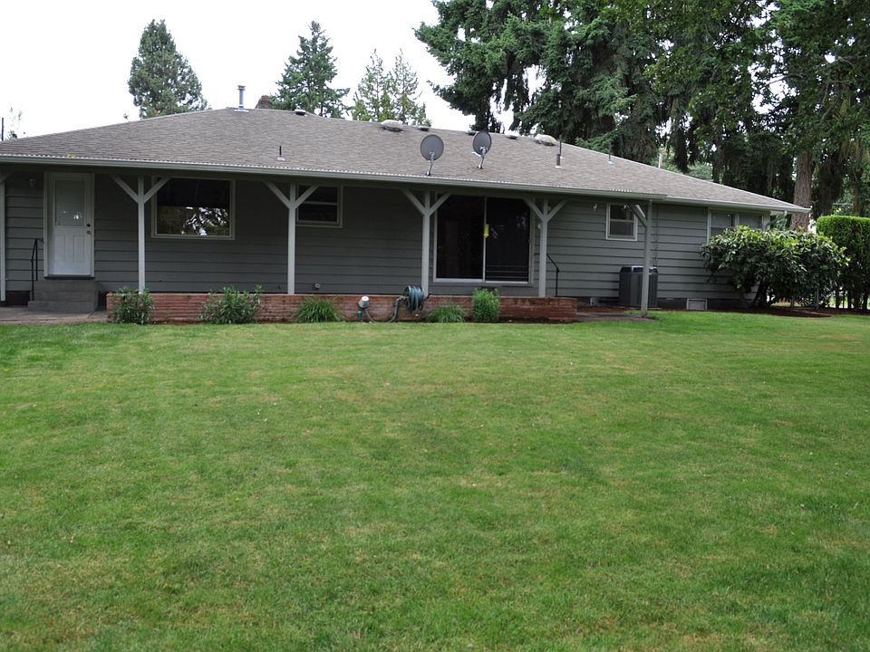 2nd image of 1313 Woodacre Dr SE