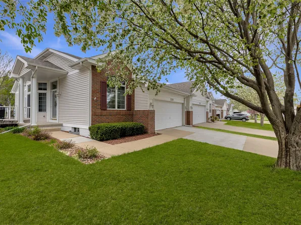 2329 Valley Ridge Pl, West Des Moines, IA 50265