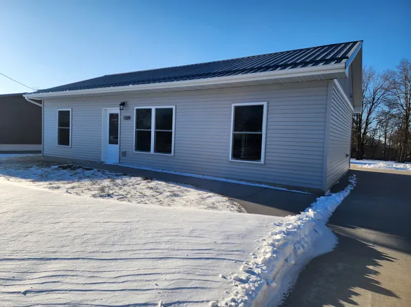 1309 3rd St NW, Independence, IA 50644