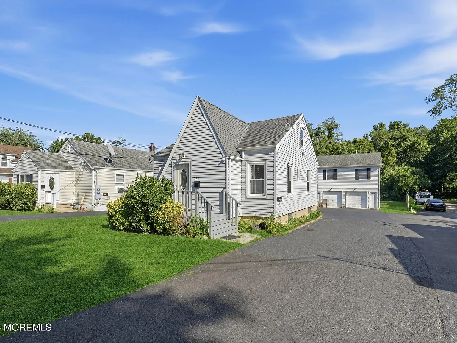2 bed, $2,725 — Photo 1