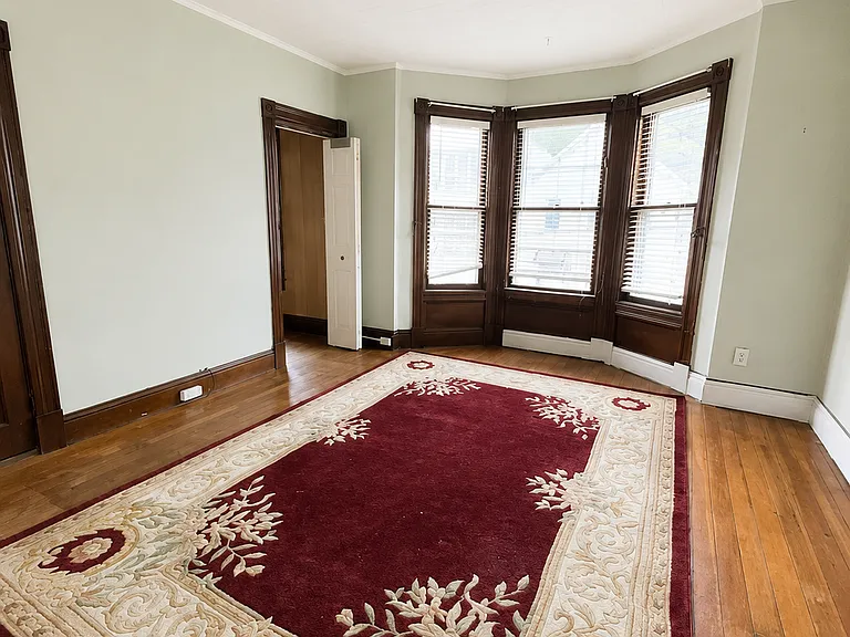 31 Sheridan Ave #2 — Photo 5