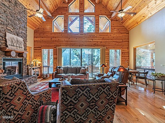 2nd image of 3341 Mariposa Ln