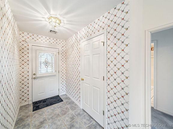 5th image of 310 Savannah Park