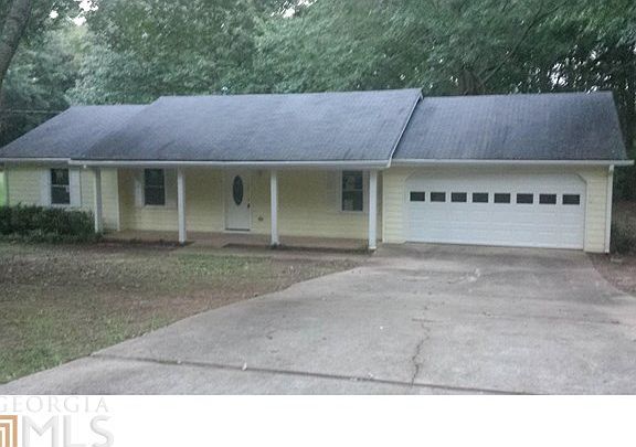 2nd image of 130 E Country Woods Dr