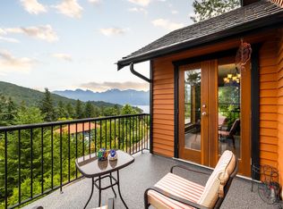 571 Roocroft Ln, Bowen Island, BC V0N 1G2