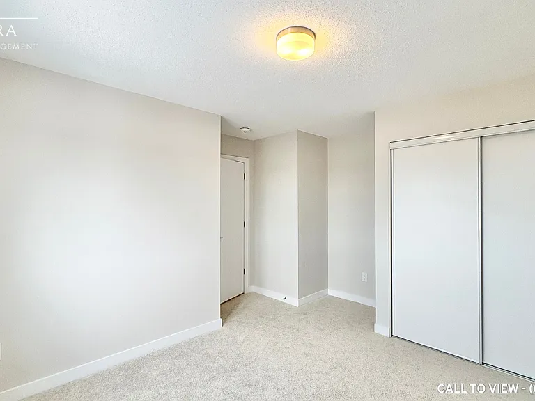 535 Oldenburg Ave — Photo 18