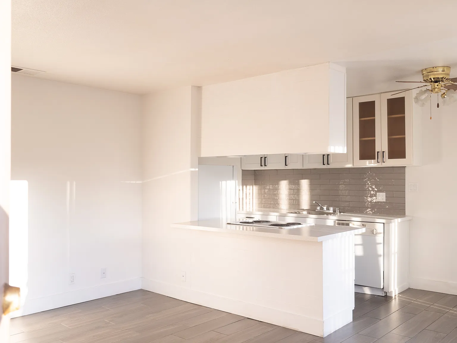 Walnutwood Apartments — Photo 4