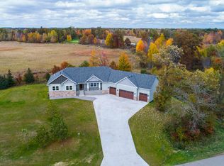 1533 206th Ave NW, Oak Grove, MN 55011