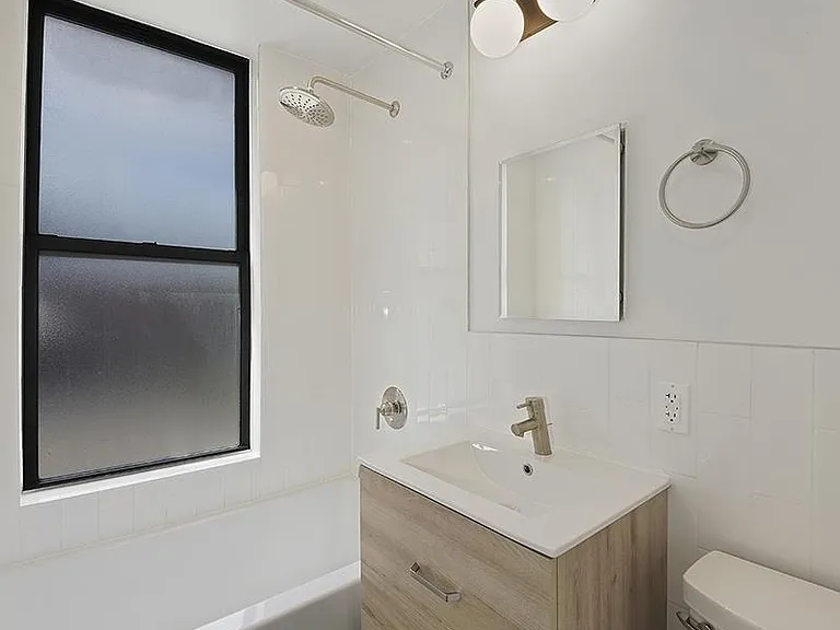 304 10th St #6 — Photo 16