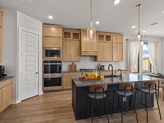 5th image of 516 Paramus Park