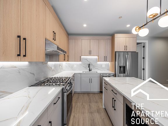 5th image of 2354 W Polk St #401